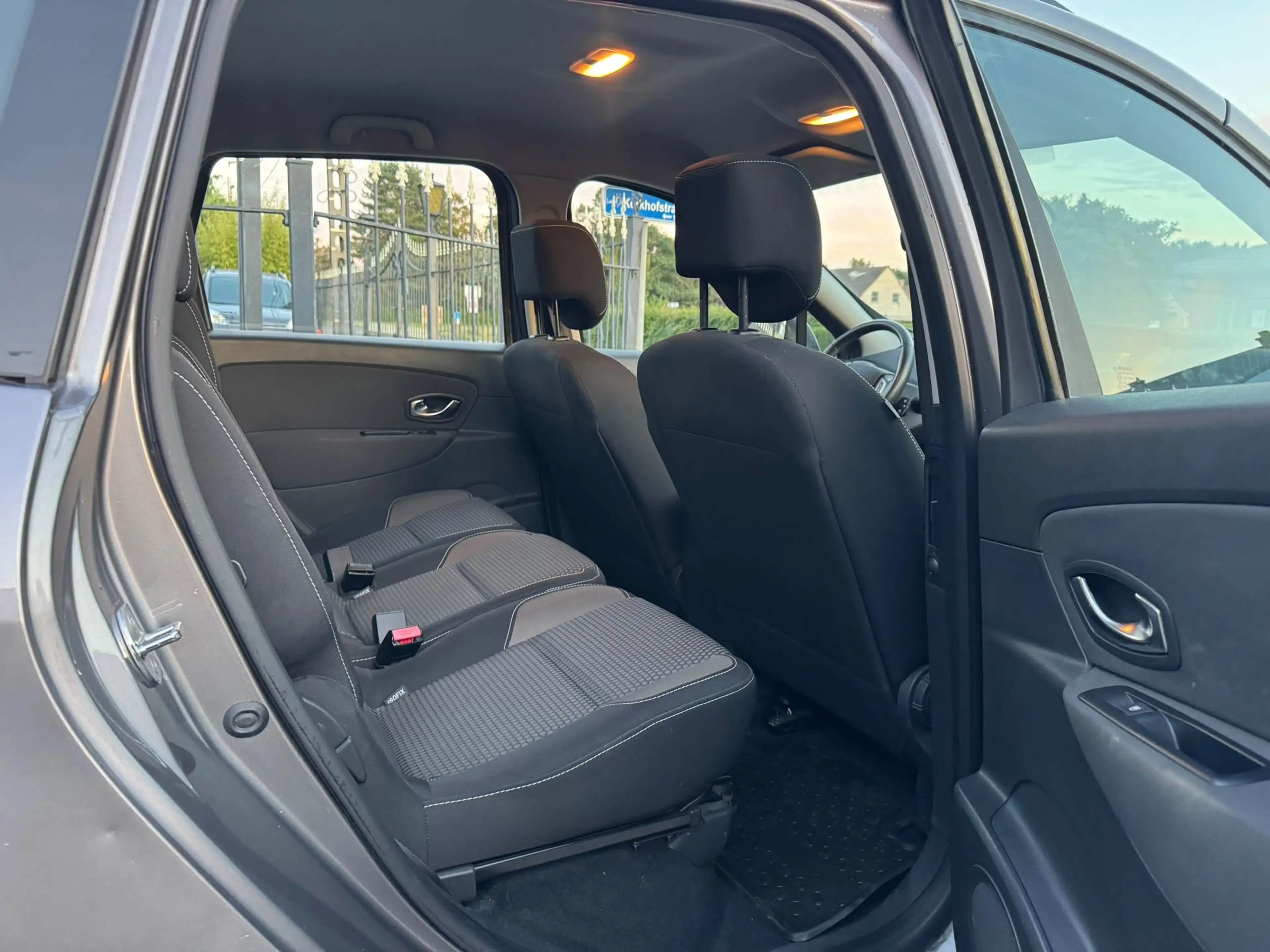 Renault Scenic Scénic XMOD 1.2 TCe // Climatisation automatique // Première main // Attache remorque // Navigation — photo 14