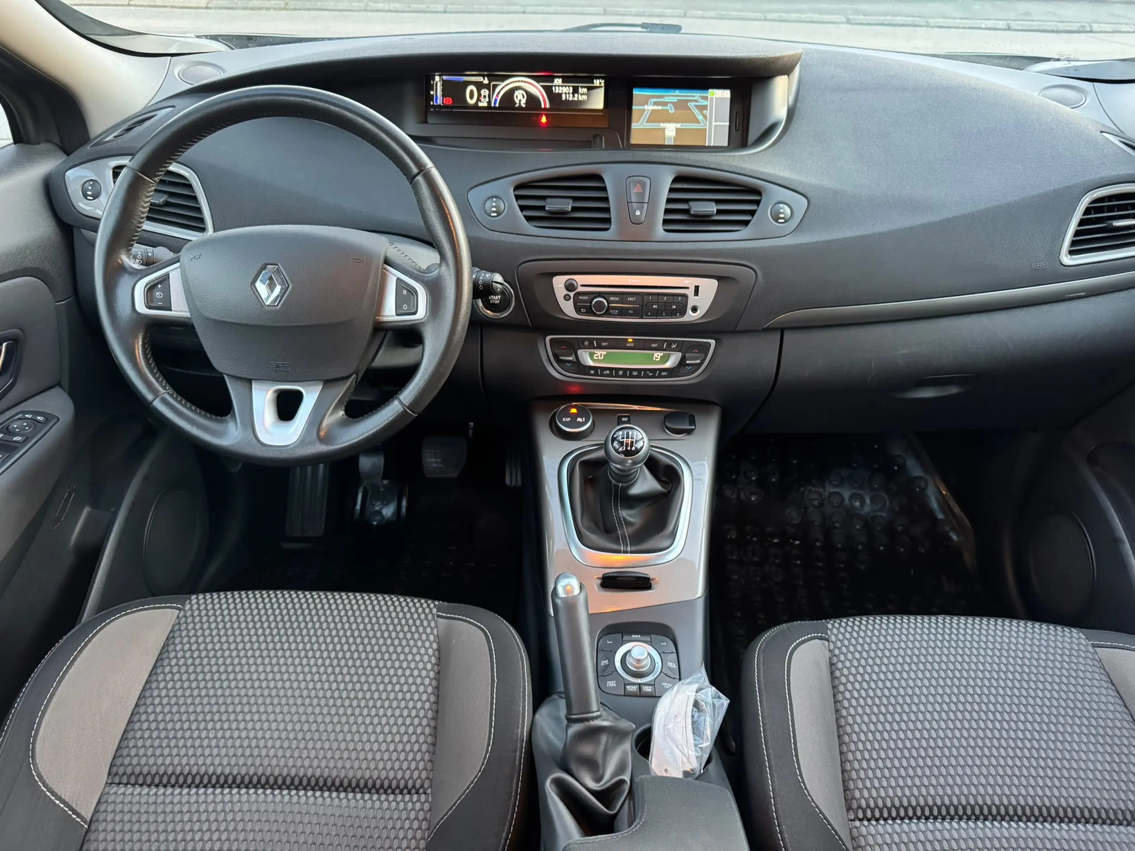 Renault Scenic Scénic XMOD 1.2 TCe // Climatisation automatique // Première main // Attache remorque // Navigation — photo 8