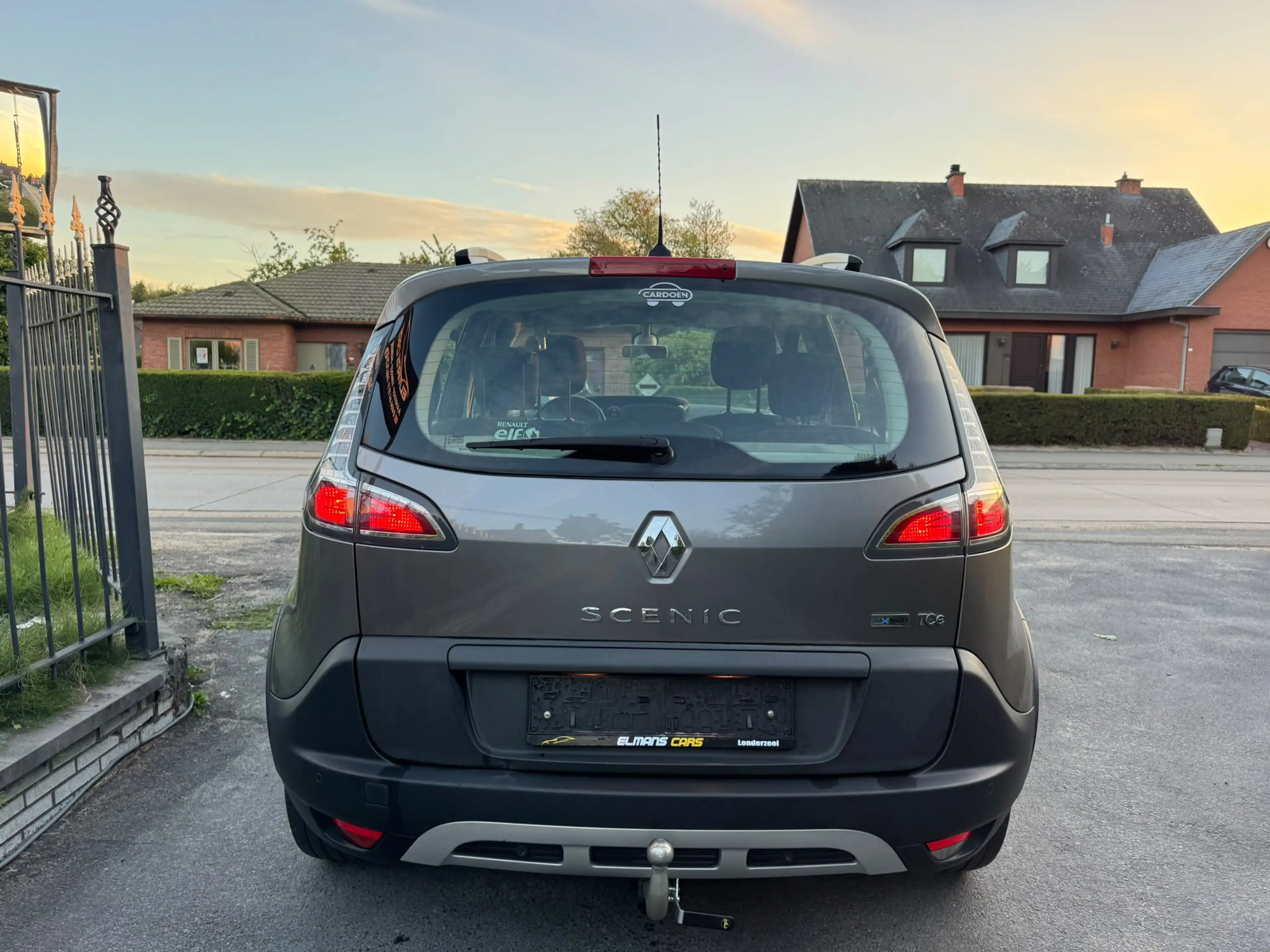 Renault Scenic Scénic XMOD 1.2 TCe // Climatisation automatique // Première main // Attache remorque // Navigation — photo 5