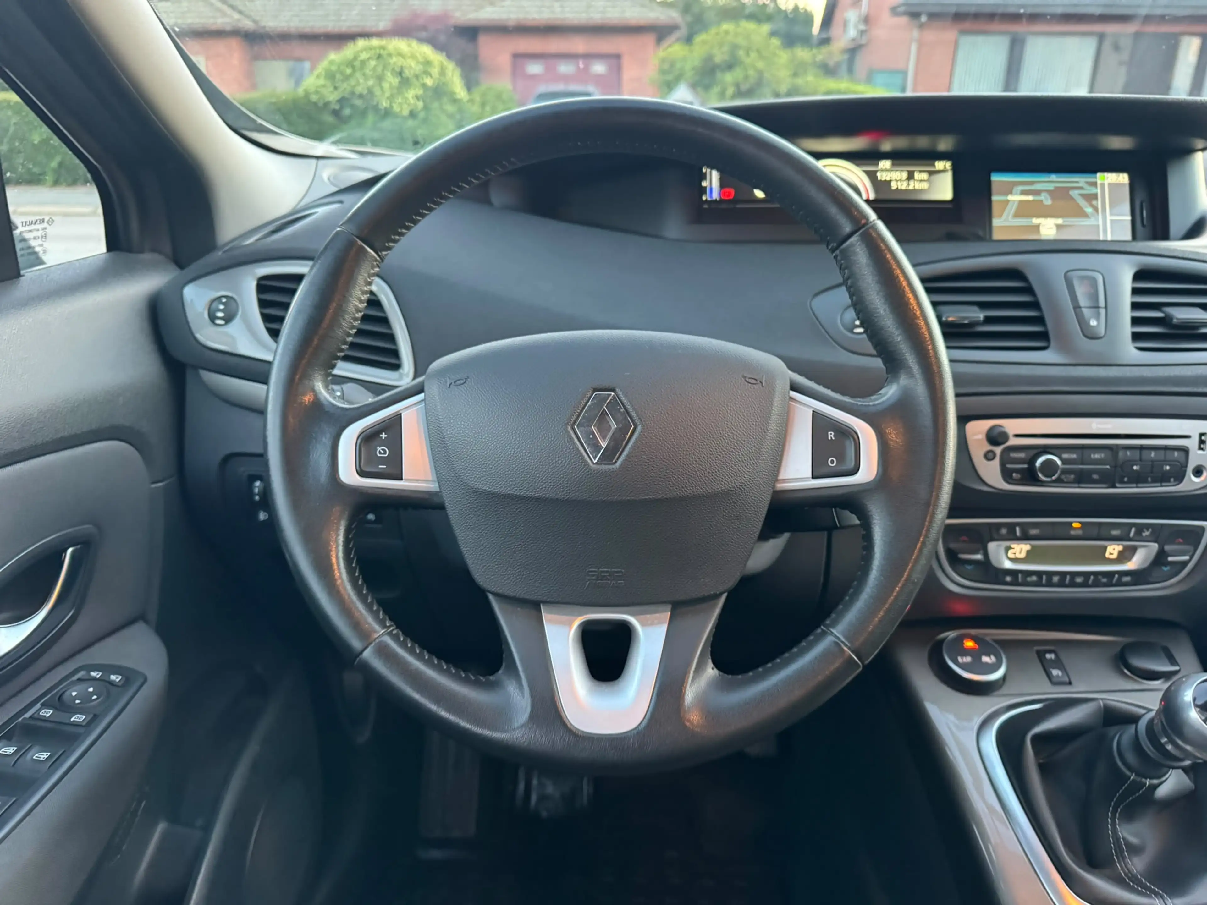Renault Scenic Scénic XMOD 1.2 TCe // Climatisation automatique // Première main // Attache remorque // Navigation — photo 9