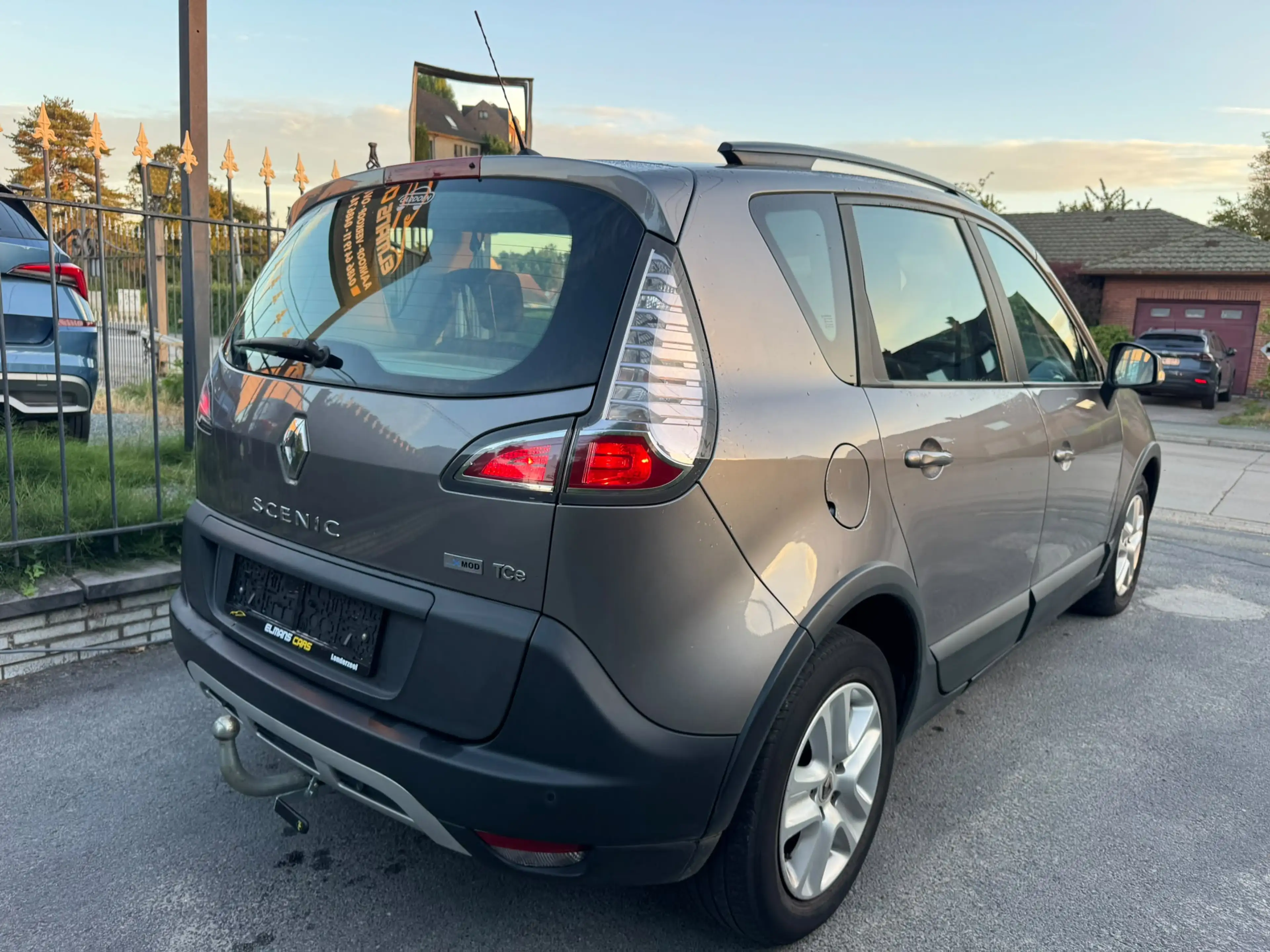 Renault Scenic Scénic XMOD 1.2 TCe // Climatisation automatique // Première main // Attache remorque // Navigation — photo 4