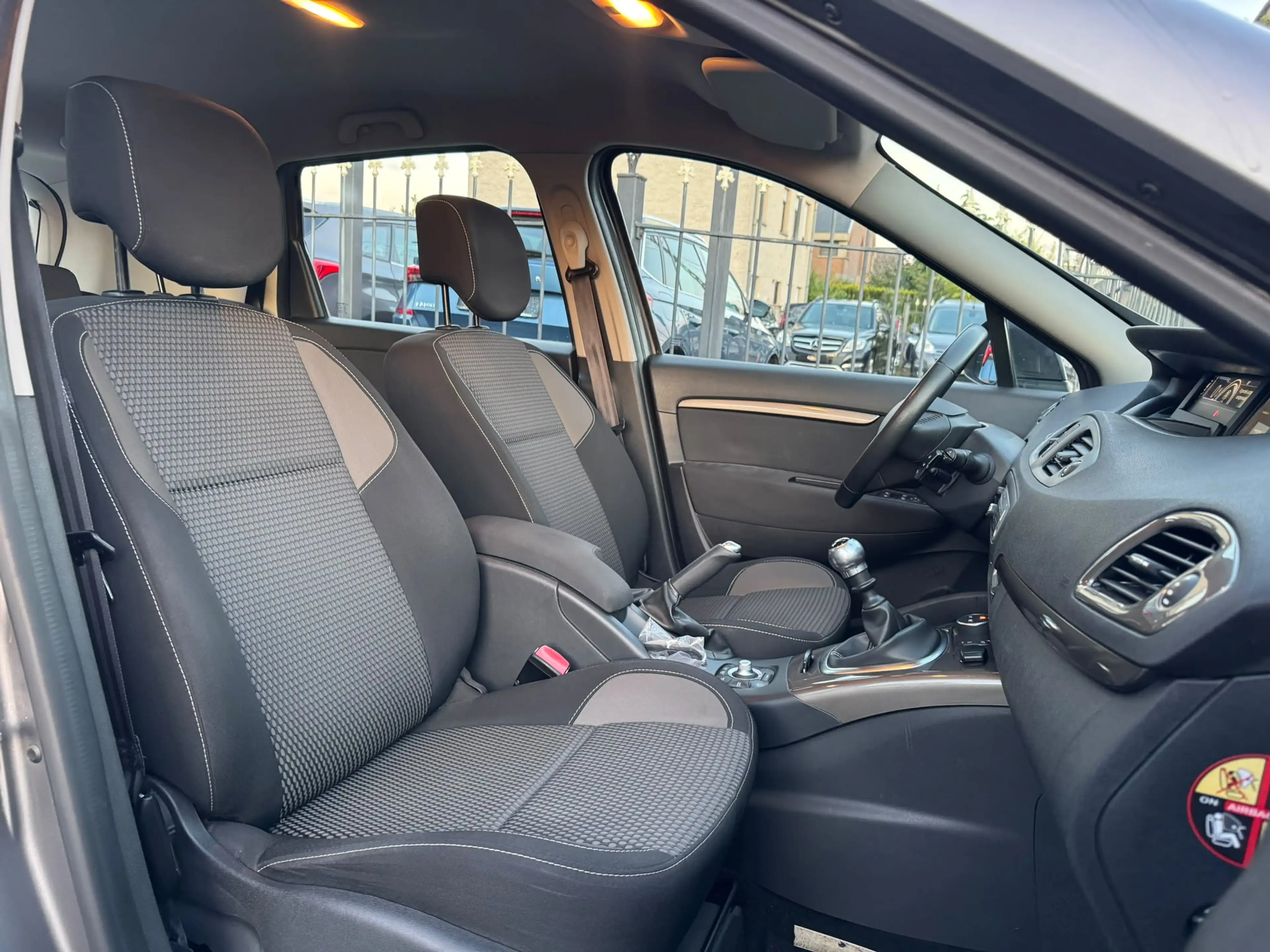 Renault Scenic Scénic XMOD 1.2 TCe // Climatisation automatique // Première main // Attache remorque // Navigation — photo 15
