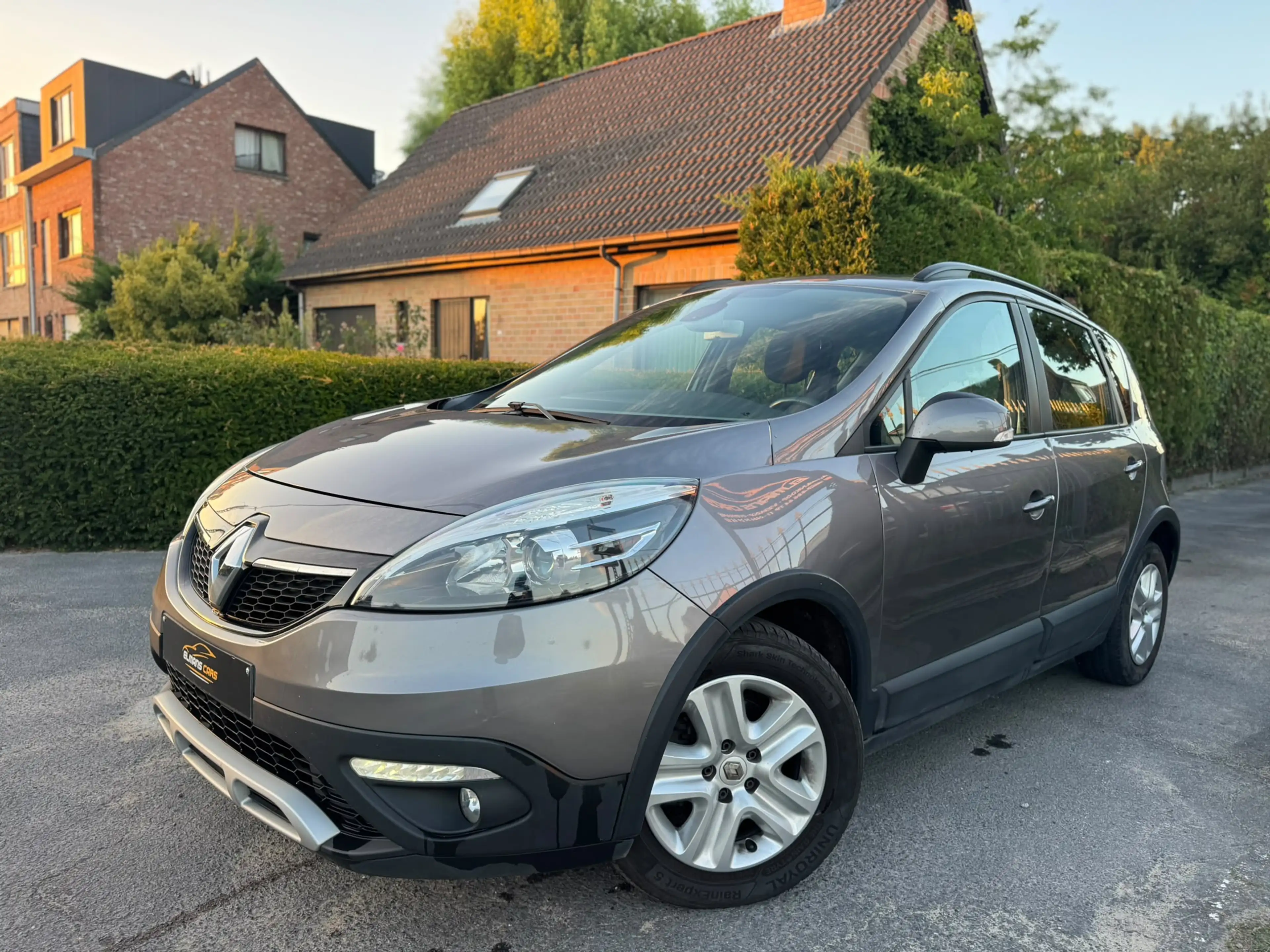 Renault Scenic Scénic XMOD 1.2 TCe // Climatisation automatique // Première main // Attache remorque // Navigation — photo 2