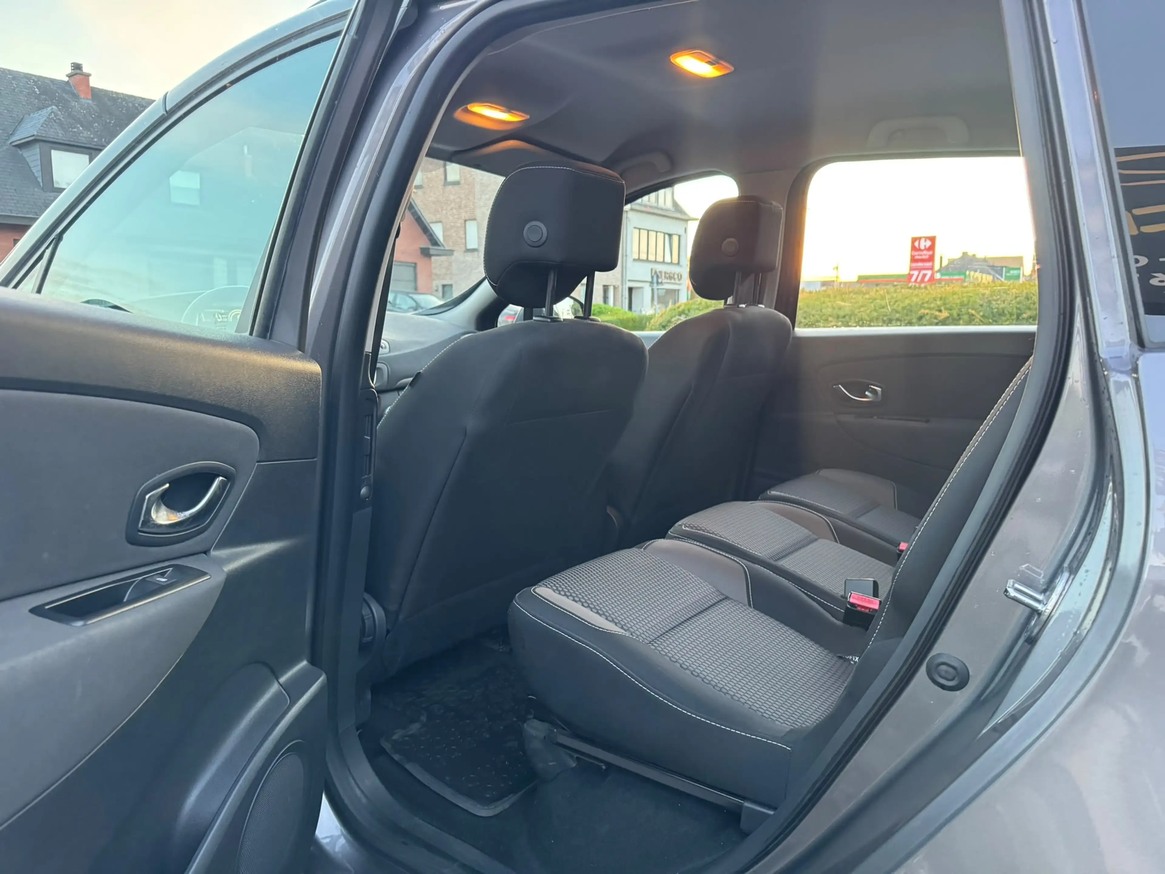 Renault Scenic Scénic XMOD 1.2 TCe // Climatisation automatique // Première main // Attache remorque // Navigation — photo 12
