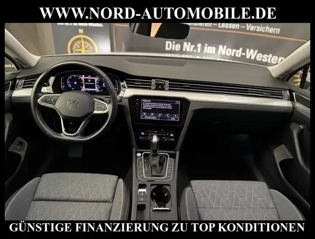 Volkswagen Passat view 20