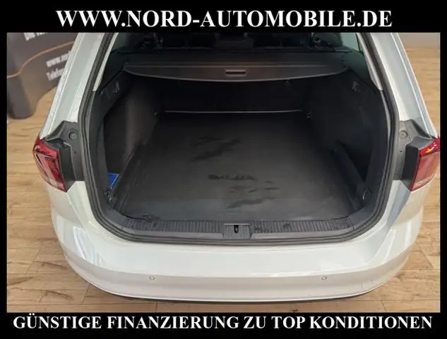 Volkswagen Passat view 25