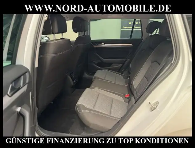 Volkswagen Passat view 17