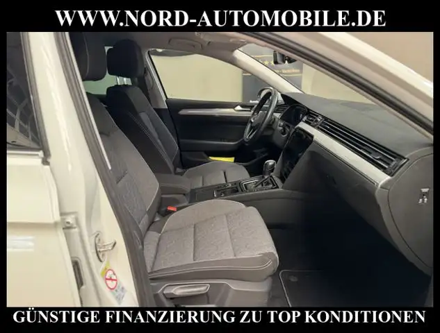 Volkswagen Passat view 19