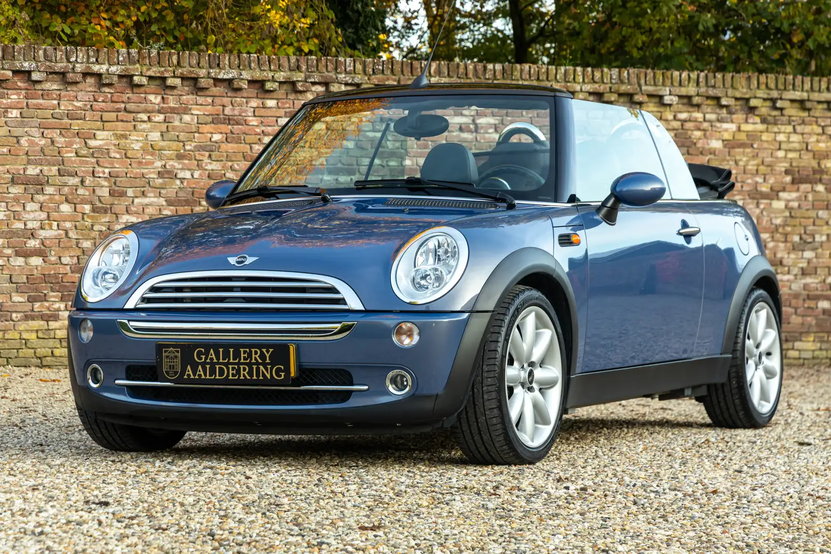 MINI Cooper Cabrio "Cool Blue" Cooper with low mileage "26.026 km", P Bleu - 1
