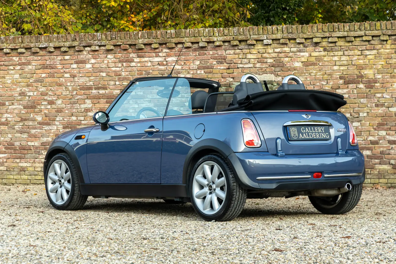 MINI Cooper Cabrio "Cool Blue" Cooper with low mileage "26.026 km", P Bleu - 2