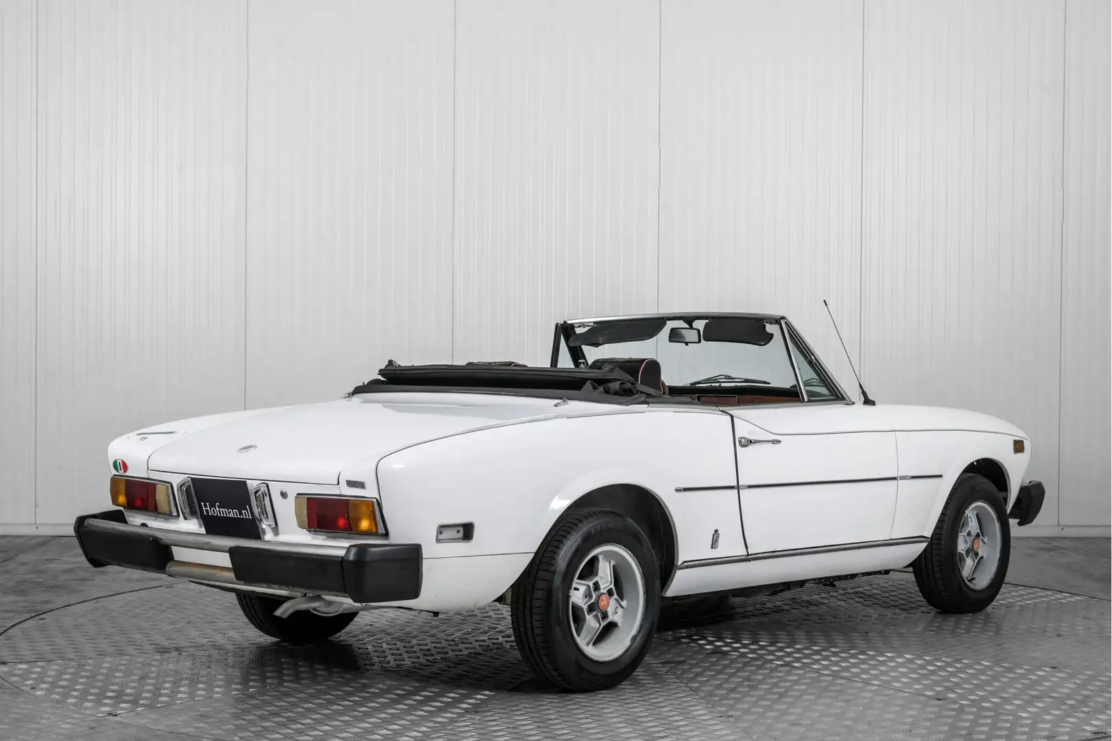 Fiat 124 Spider . Blanc - 2