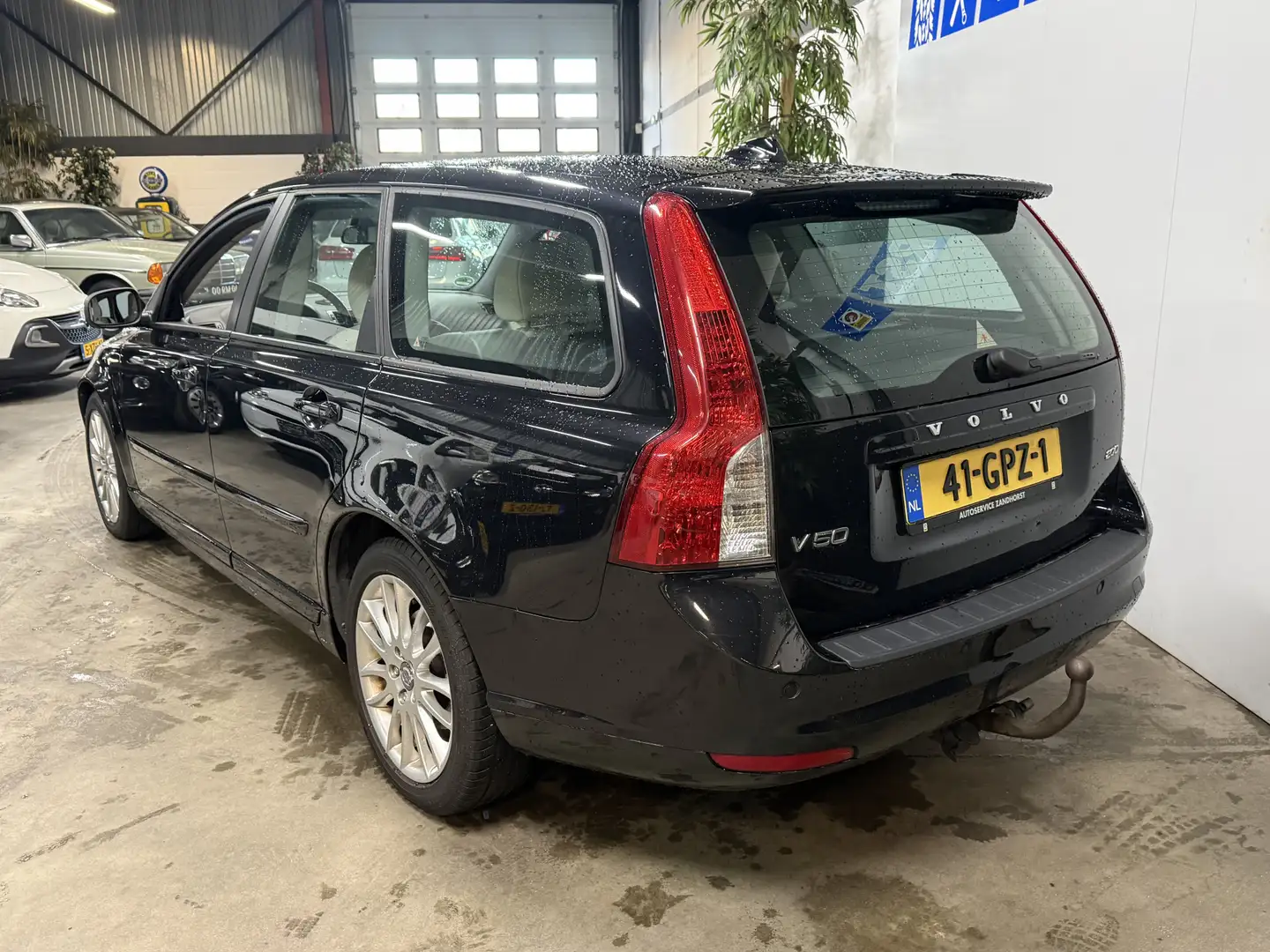 Volvo V50 2.0D Momentum // Autom // Leer // Xenon Schwarz - 2
