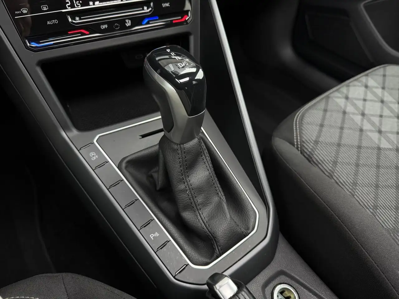 Volkswagen Taigo 1.0 TSI R-Line Panoram dak I.Q Light CarPlay, миниатюра 16