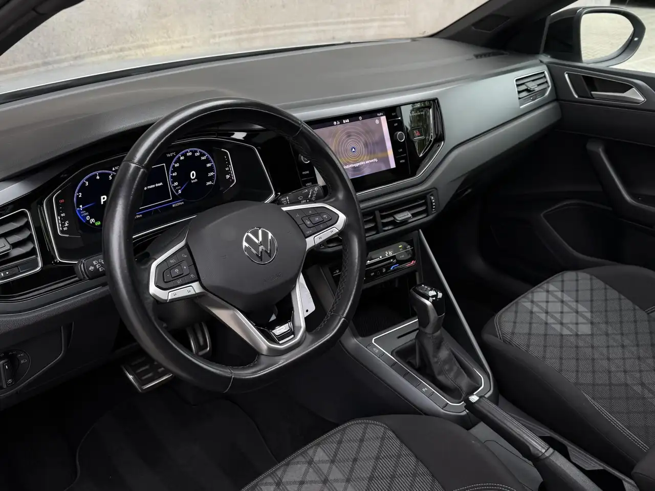 Volkswagen Taigo 1.0 TSI R-Line Panoram dak I.Q Light CarPlay, миниатюра 4