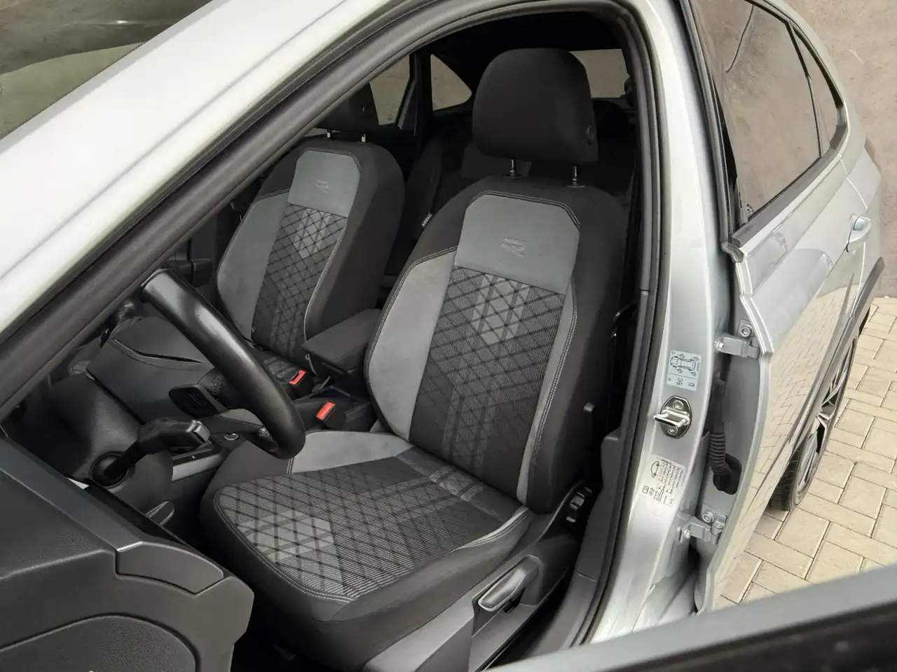 Volkswagen Taigo 1.0 TSI R-Line Panoram dak I.Q Light CarPlay, миниатюра 5