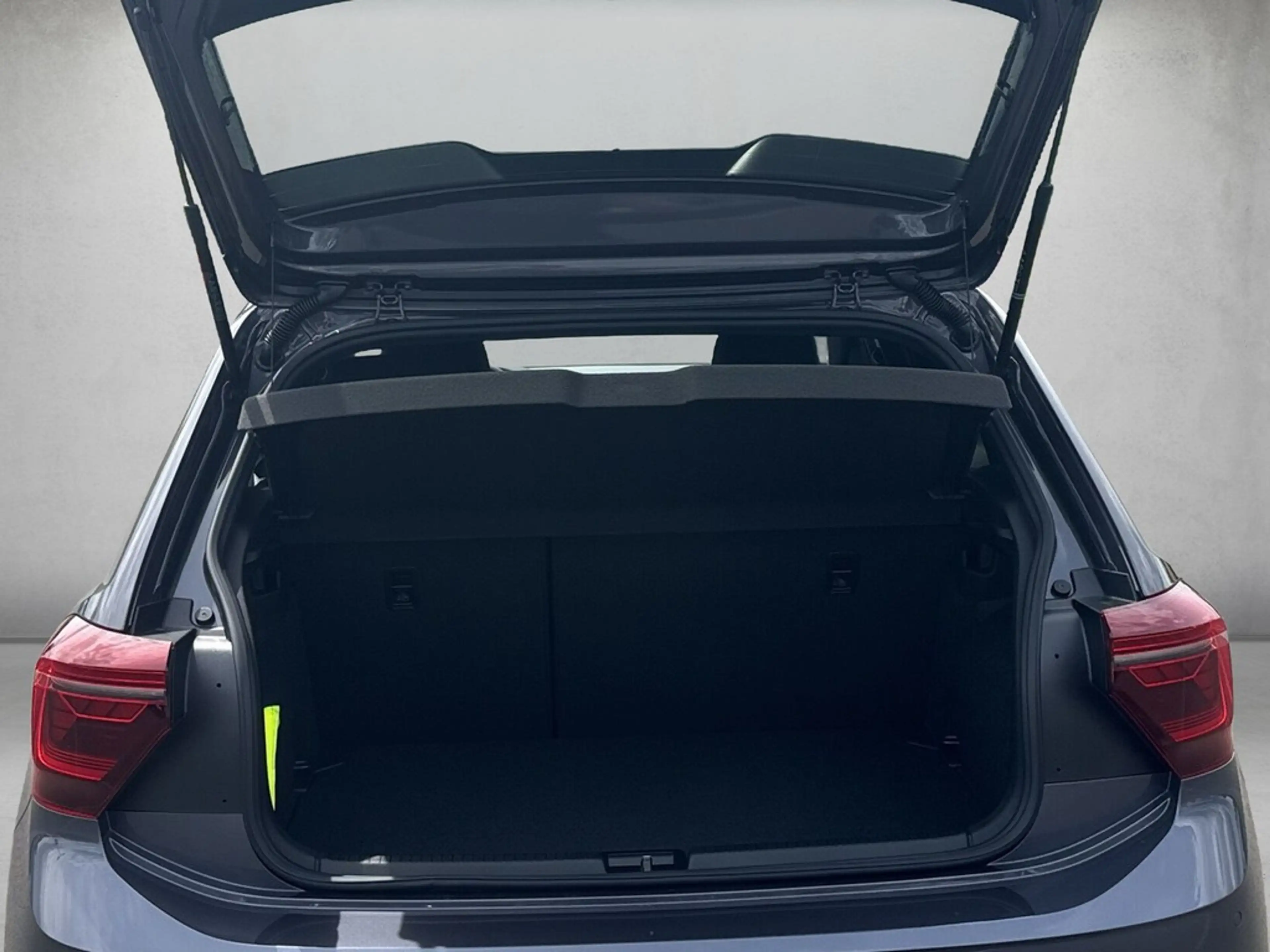 Volkswagen Polo R-Line 1,0 l TSI 85 kW (116 PS) 7-Gang-Doppelku... — photo 5
