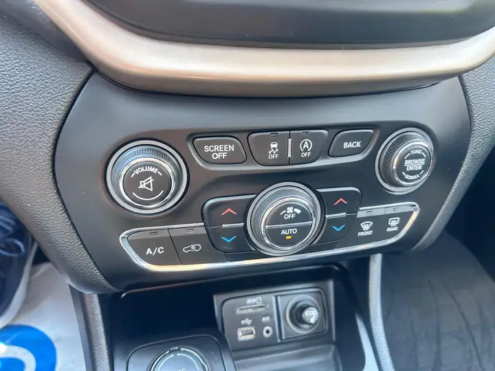 Jeep Cherokee 2.0D Limited 4x4 ADI 2014, foto 29
