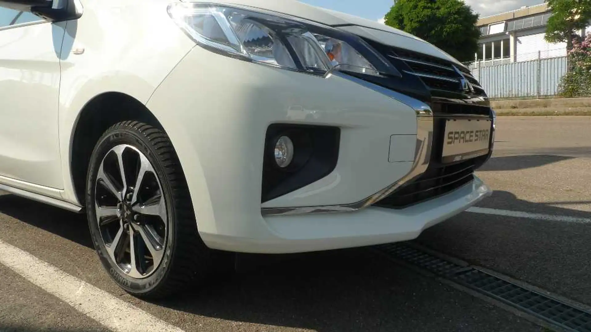 Mitsubishi Space Star Select+ 1.2 5-Gang Allwetterreifen Weiß - 2