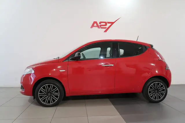 Lancia Ypsilon view 3