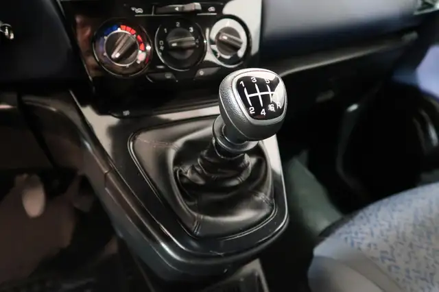 Lancia Ypsilon view 8