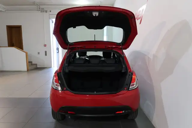 Lancia Ypsilon view 11