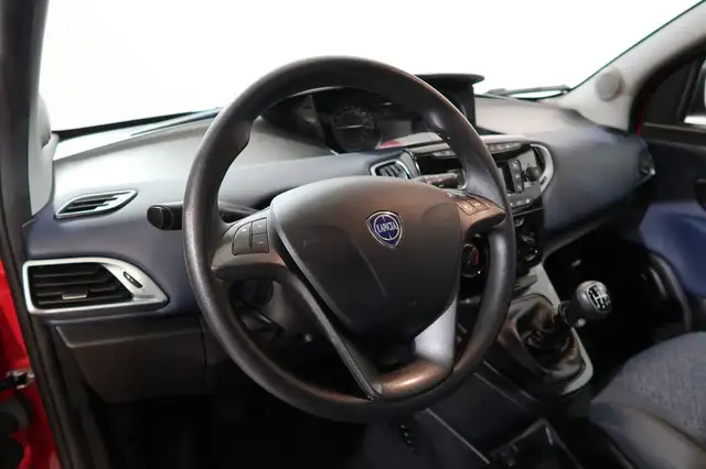 Lancia Ypsilon view 2