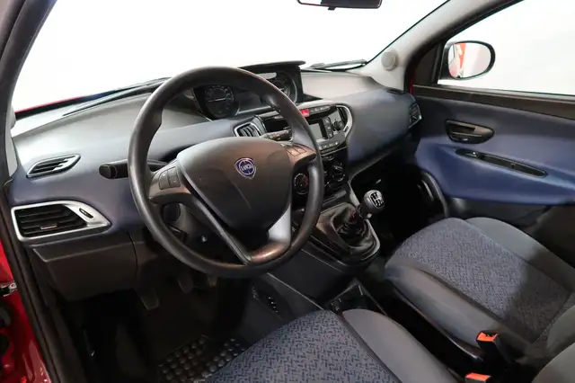 Lancia Ypsilon view 4