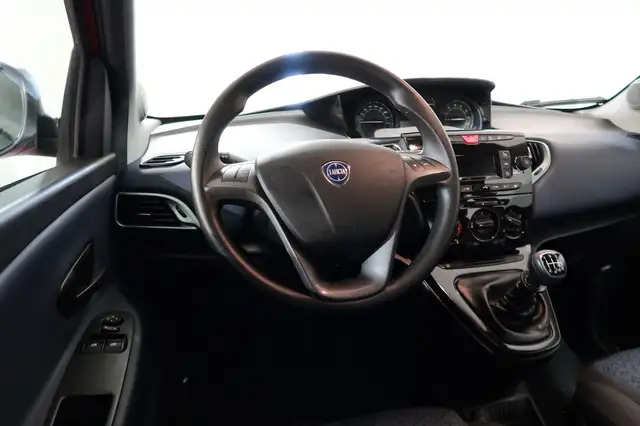 Lancia Ypsilon view 6