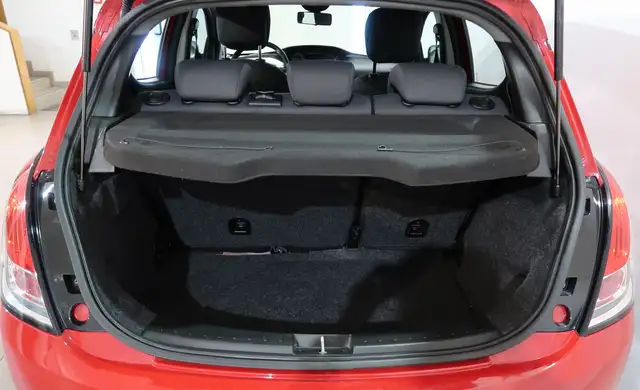 Lancia Ypsilon view 12