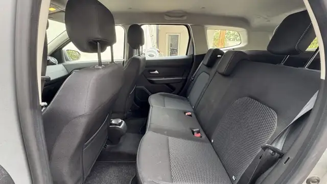 Dacia Duster view 12