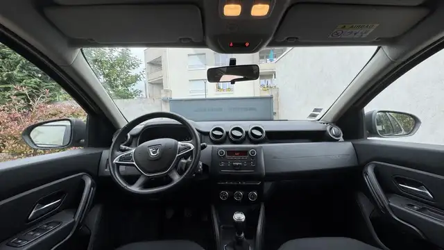 Dacia Duster view 8