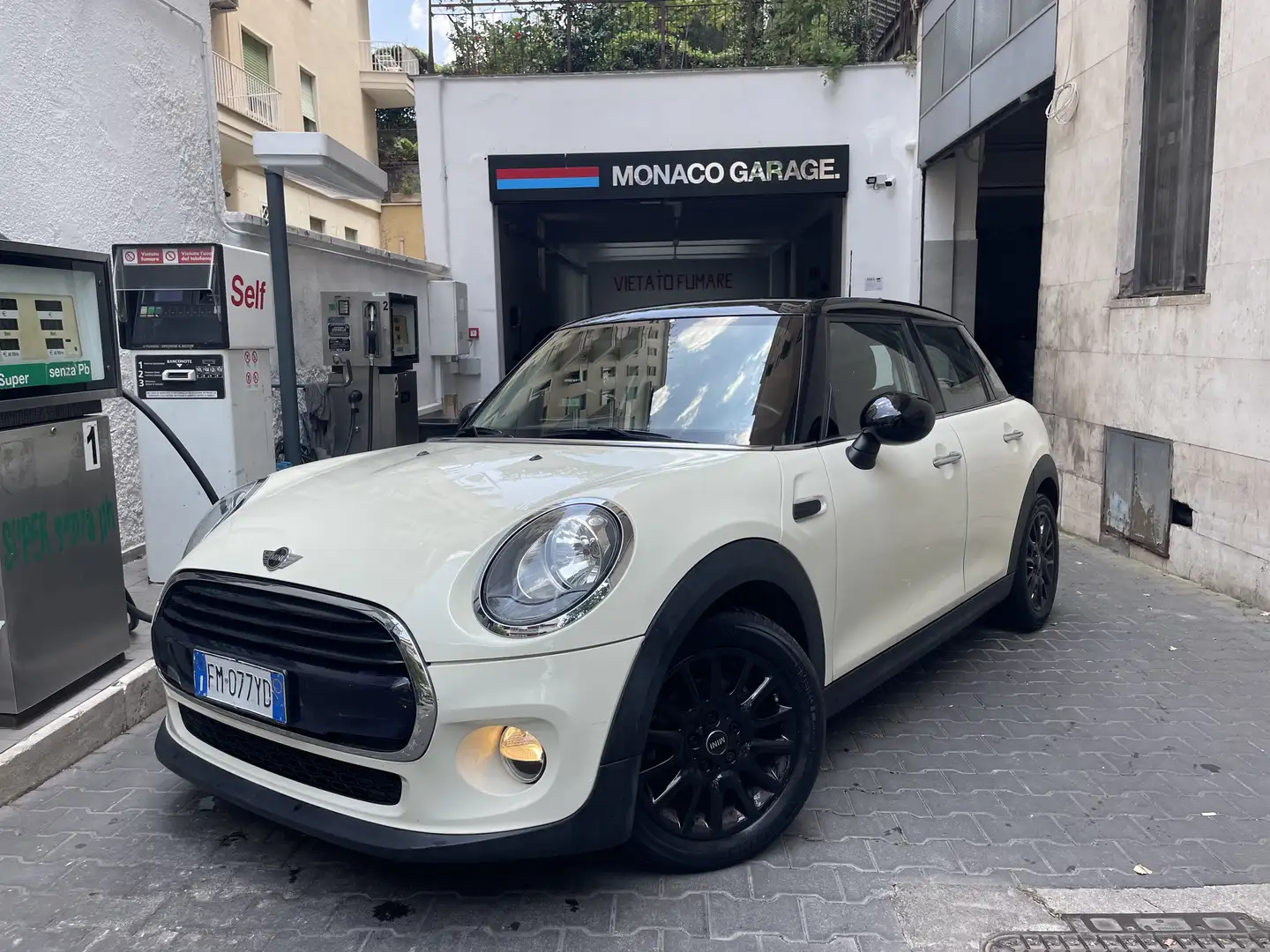 MINI Cooper D 1.5 Business XL 5p - 1