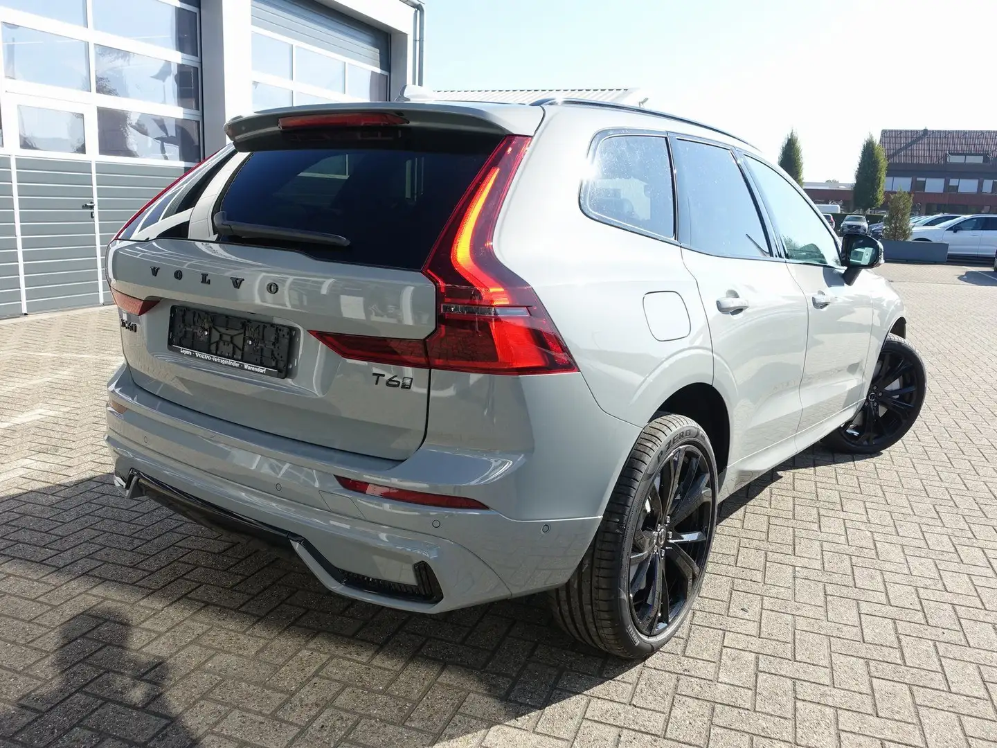 Volvo XC60 Black Edition T6 AWD Plug-in Hybrid MJ26!! Grigio - 2