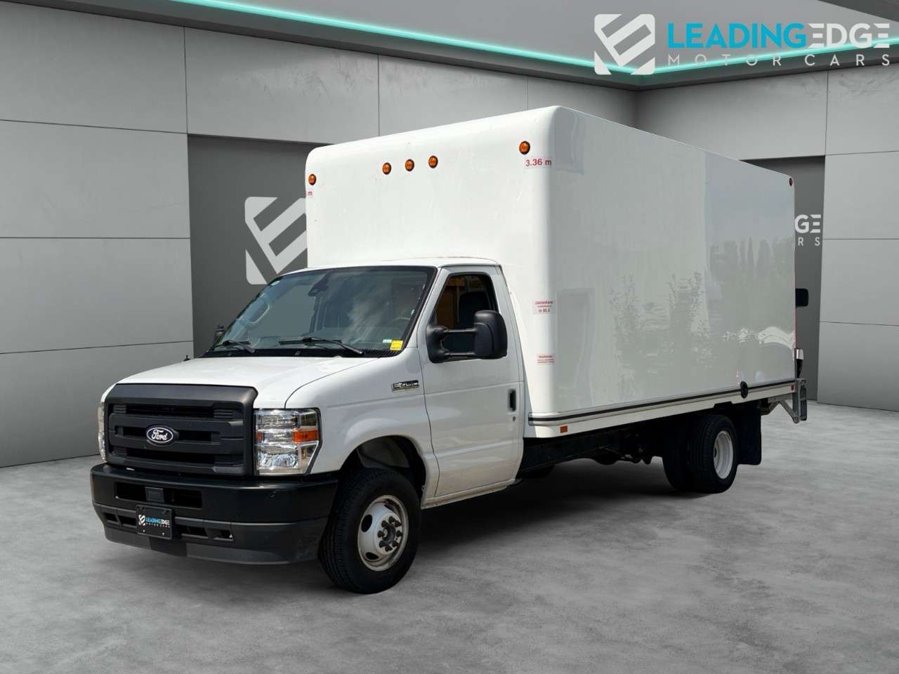 2026 Ford E-Series E-450 DRW 176 WB