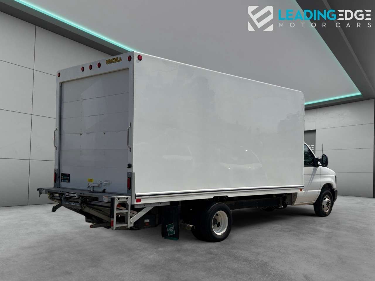 2026 Ford E-Series E-450 DRW 176 WB — photo 5