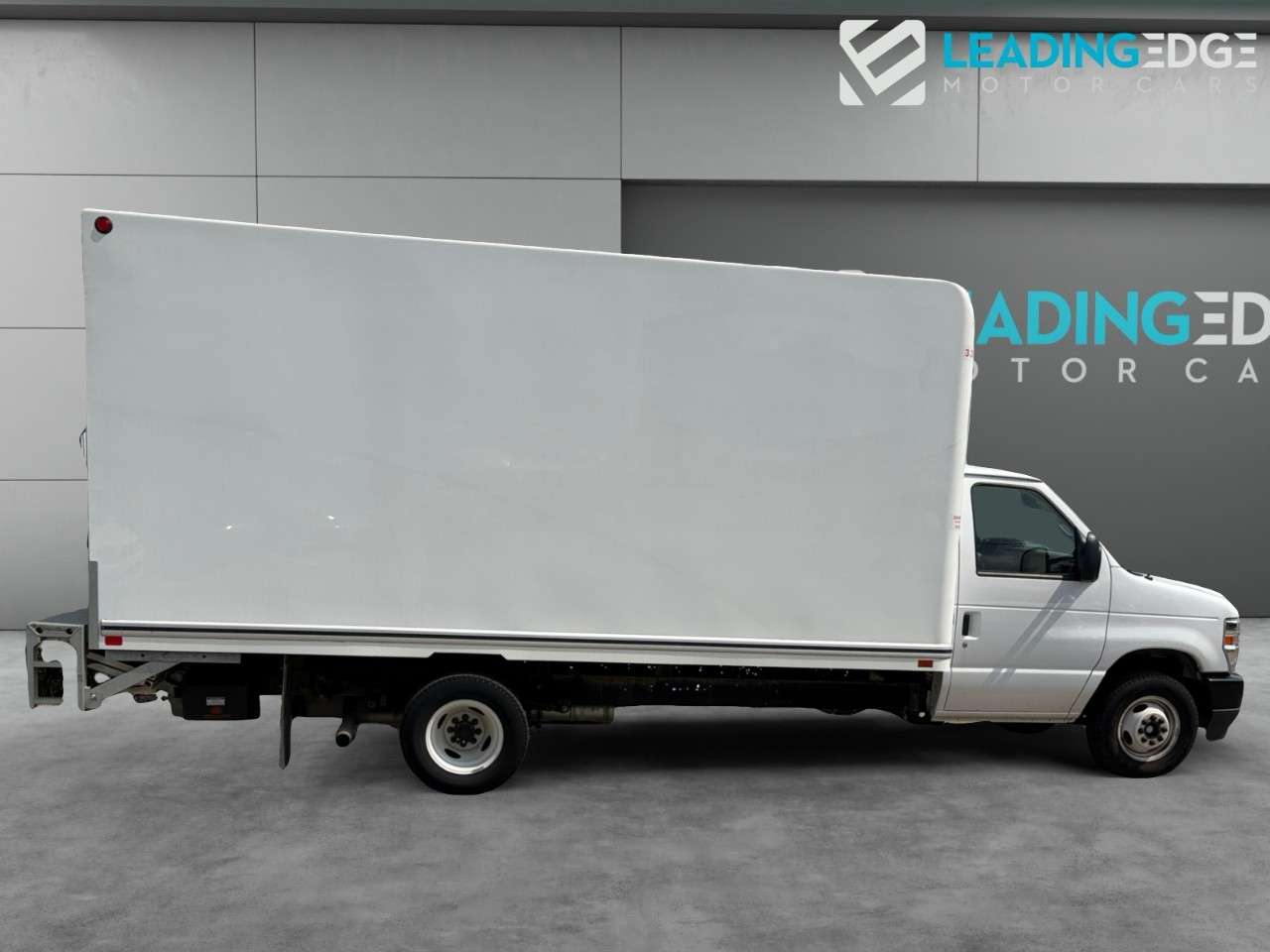 2026 Ford E-Series E-450 DRW 176 WB — photo 4