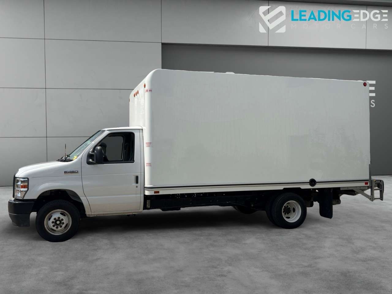 2026 Ford E-Series E-450 DRW 176 WB — photo 3
