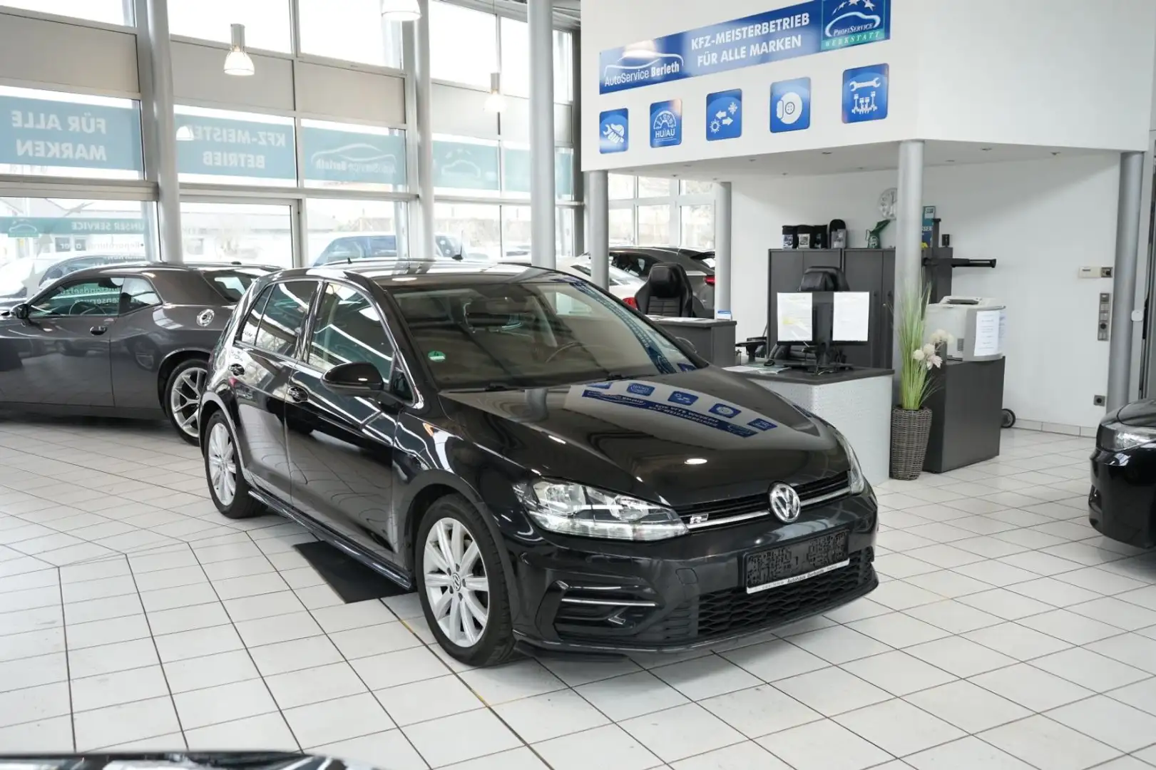 Volkswagen Golf 1.6 TDI R-Line Schwarz - 1