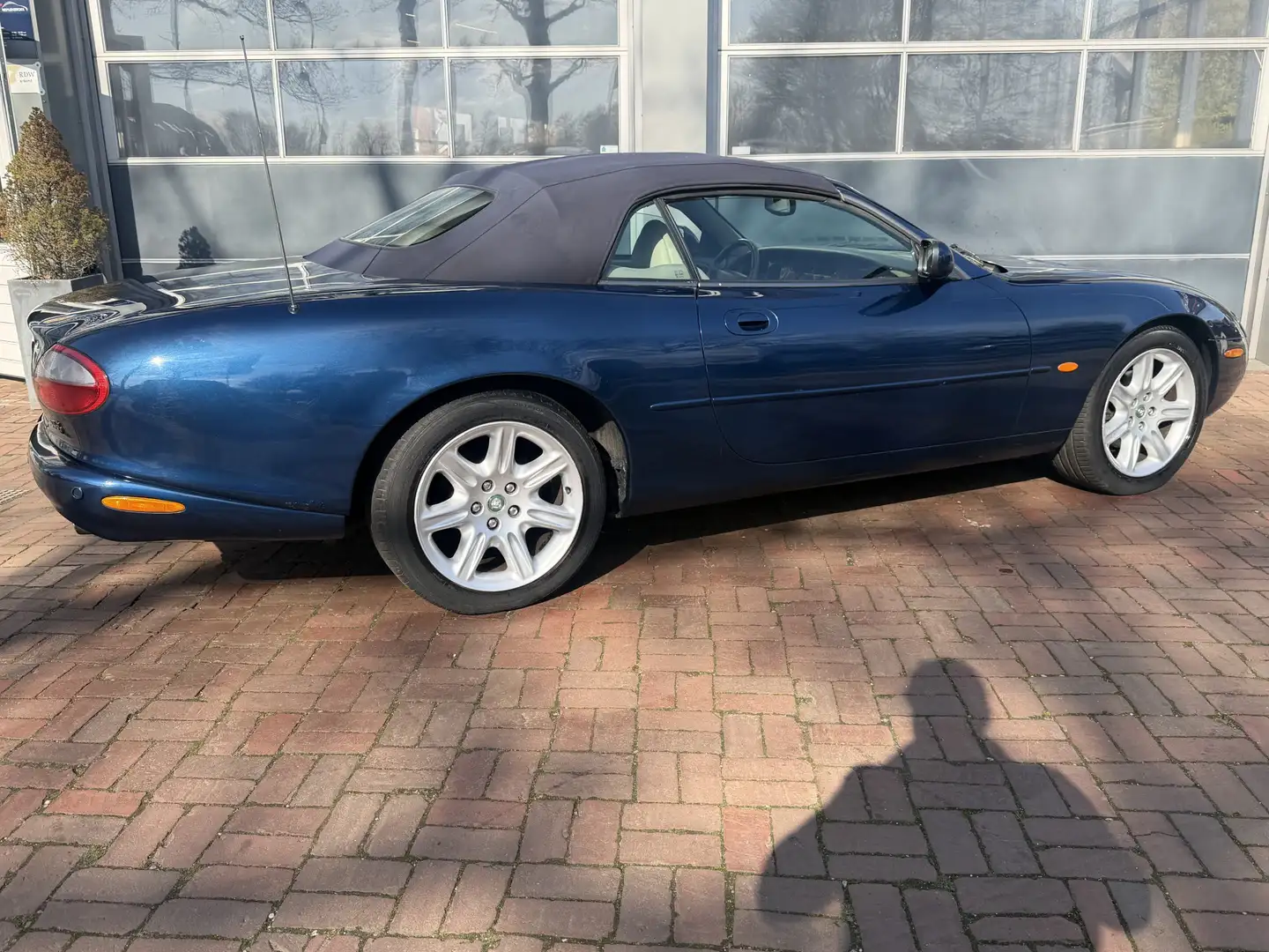Jaguar XK8 4.0 V8 Convertible Bj 1997 Youngtimer 285pk Dealer Blau - 2