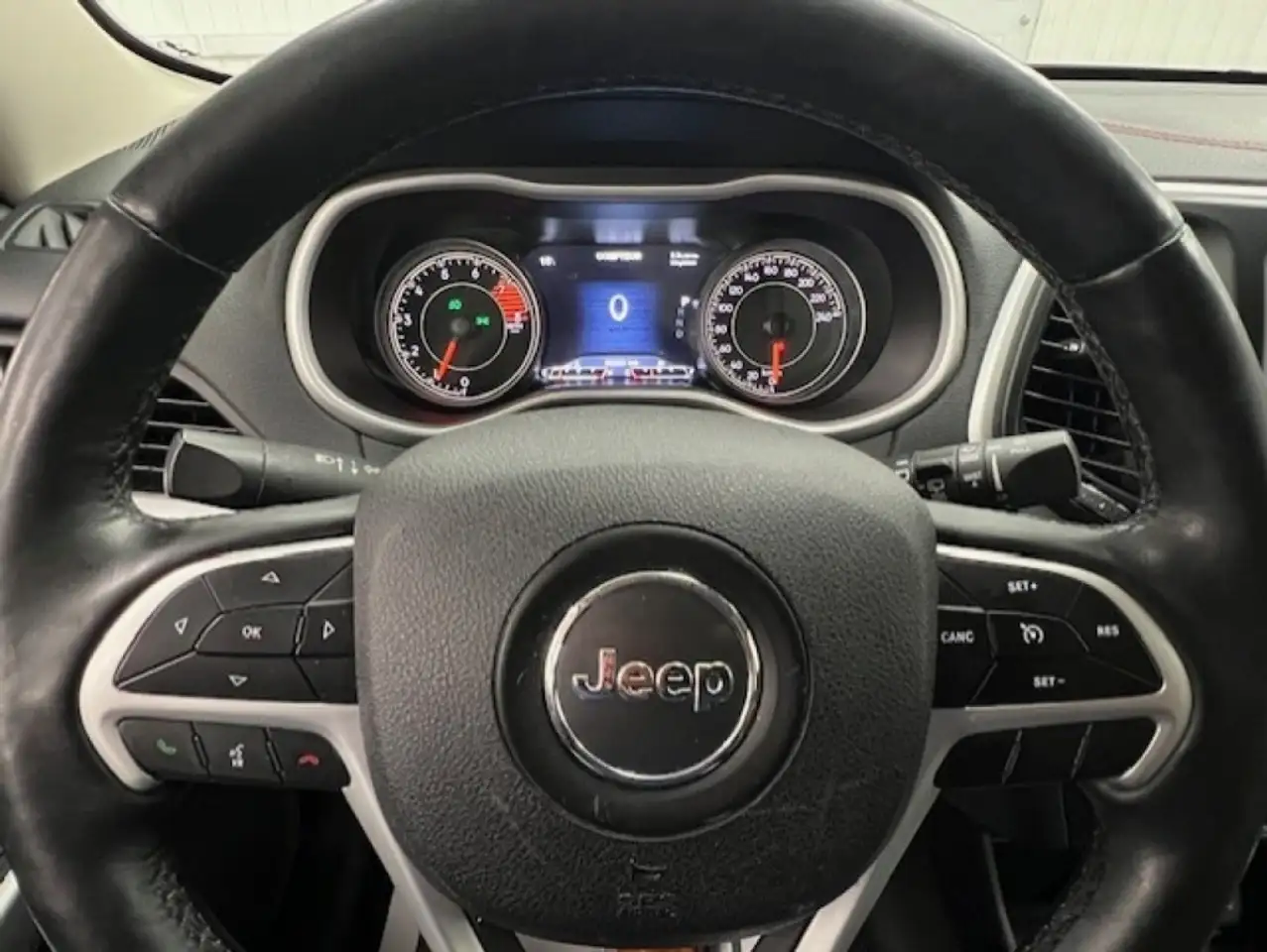 Jeep Cherokee photo Jeep Cherokee