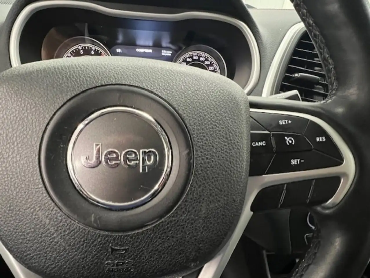Jeep Cherokee photo Jeep Cherokee