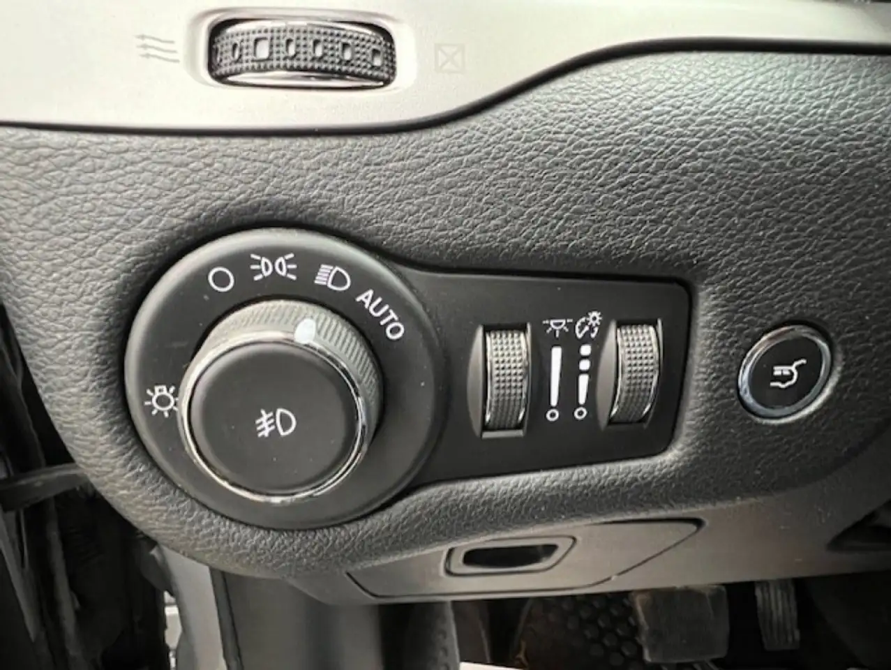 Jeep Cherokee photo Jeep Cherokee