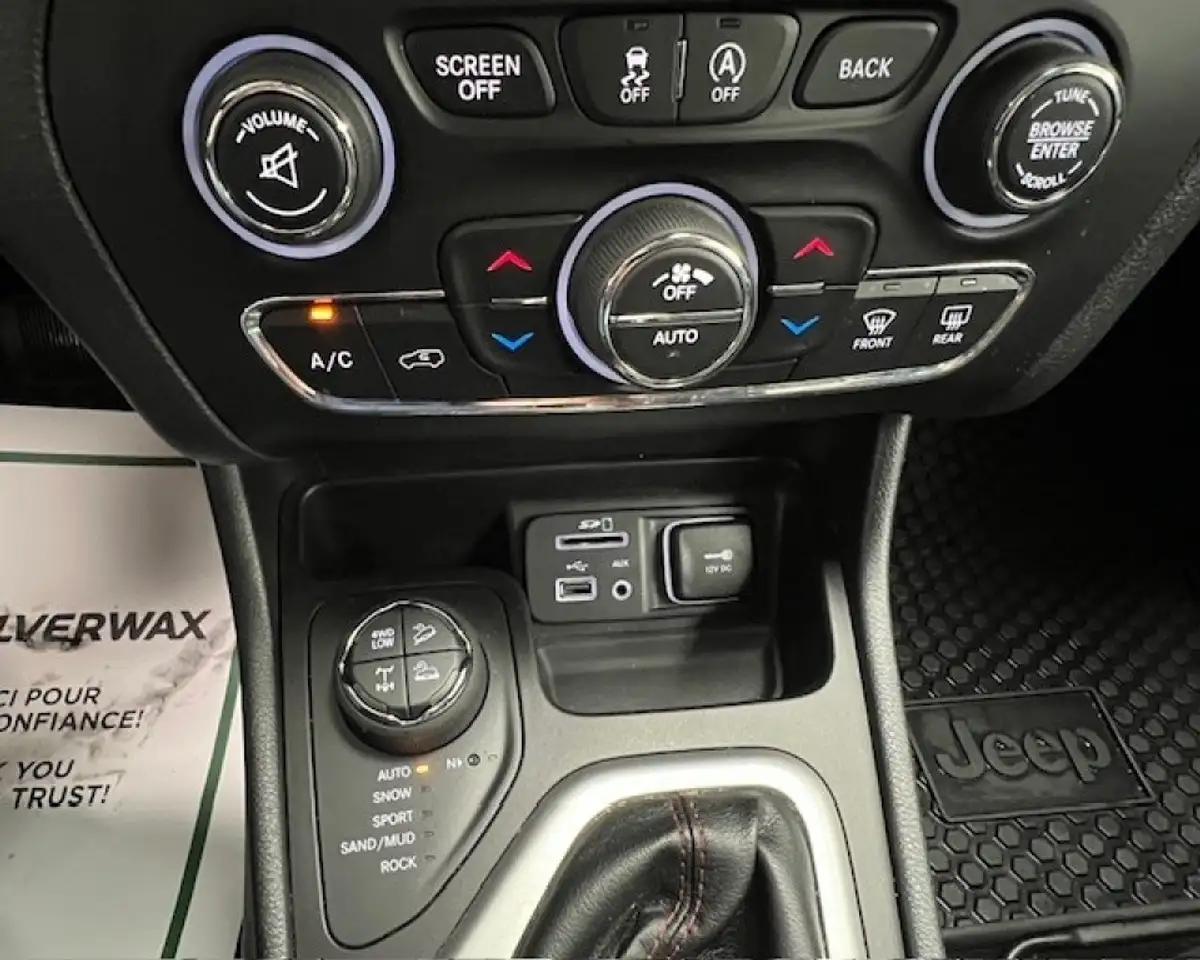 Jeep Cherokee photo Jeep Cherokee