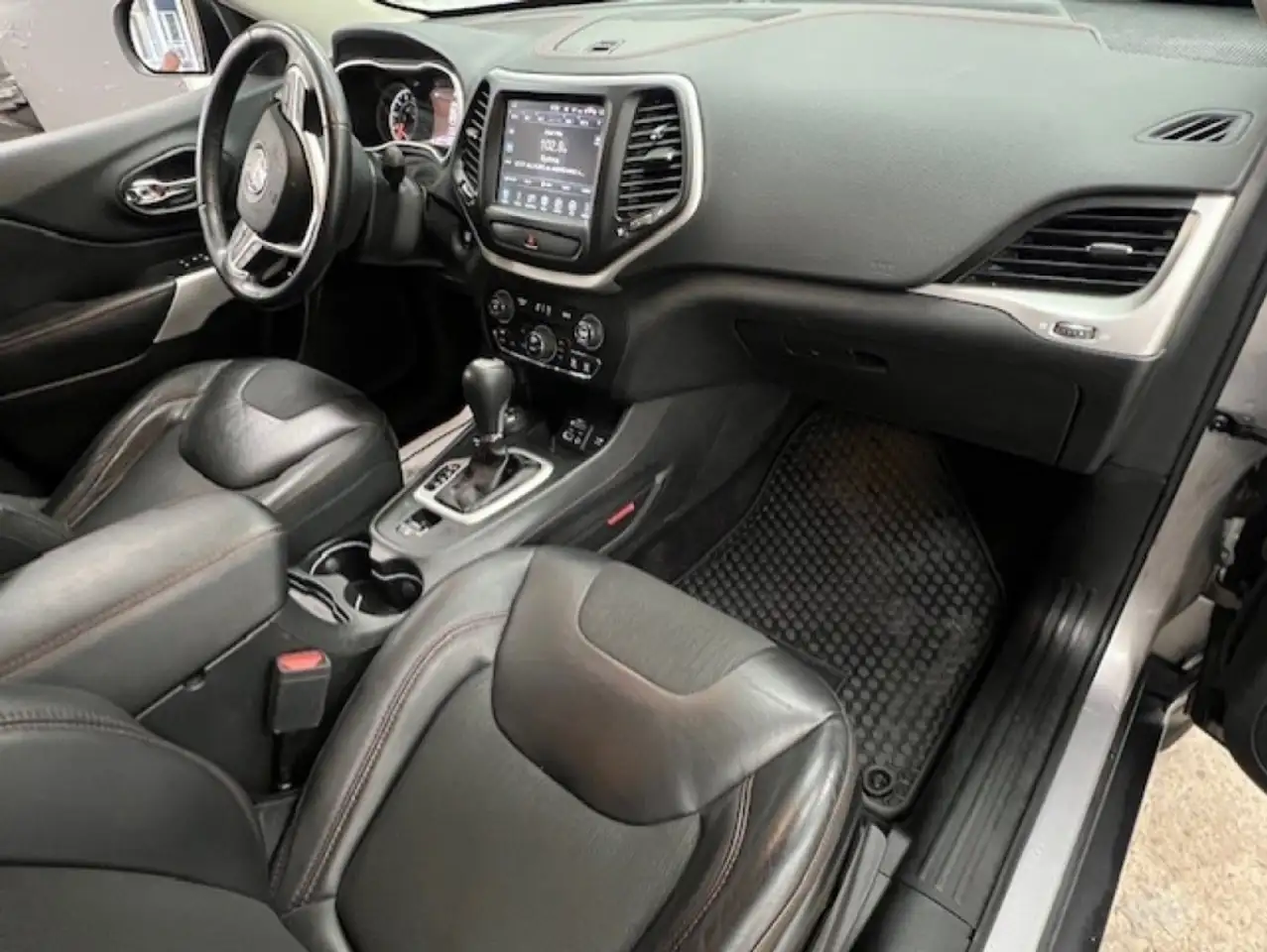 Jeep Cherokee photo Jeep Cherokee