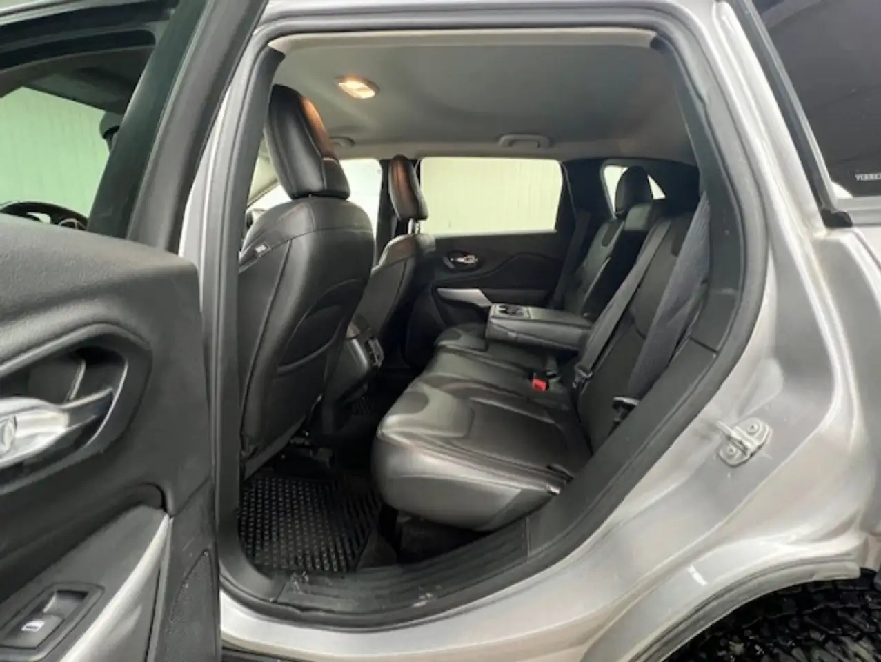 Jeep Cherokee photo Jeep Cherokee