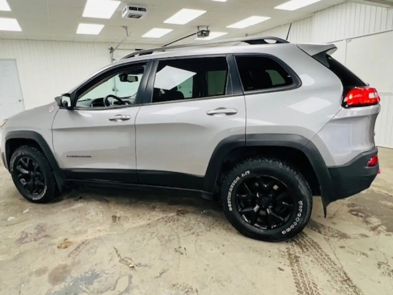 Jeep Cherokee photo Jeep Cherokee