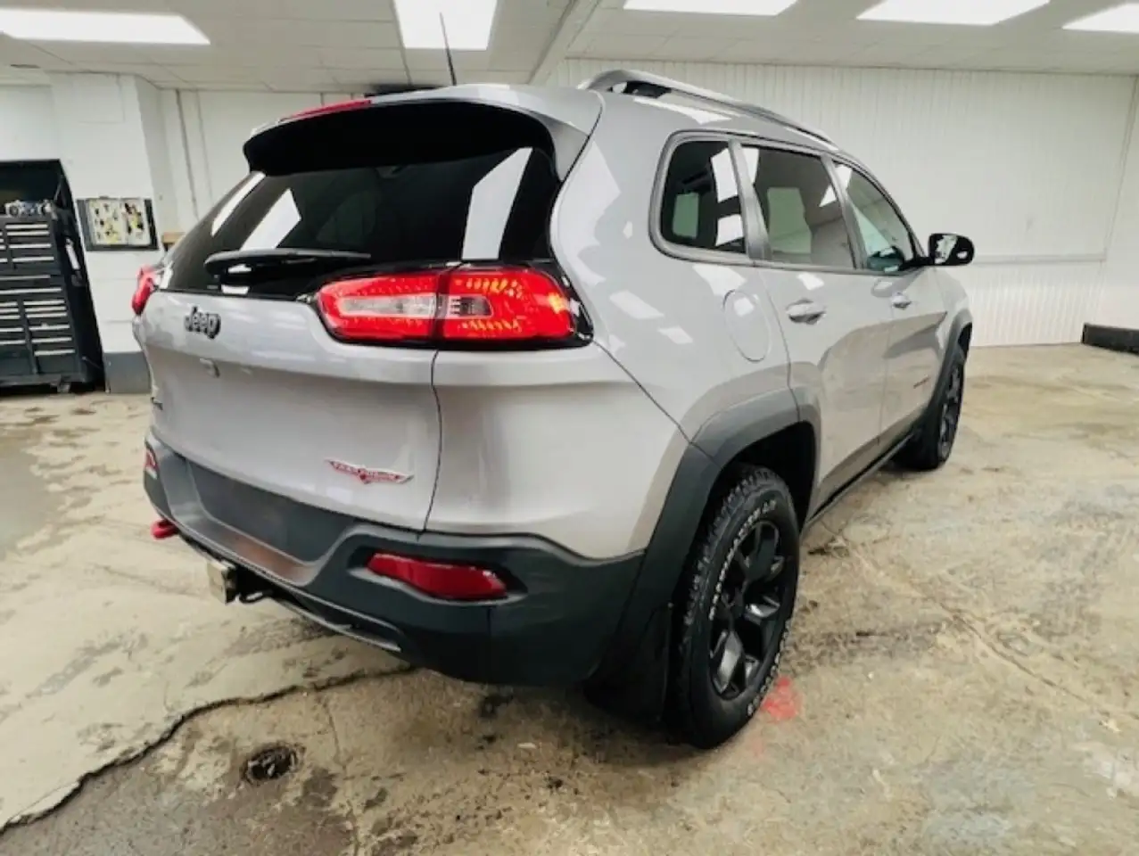 Jeep Cherokee photo Jeep Cherokee