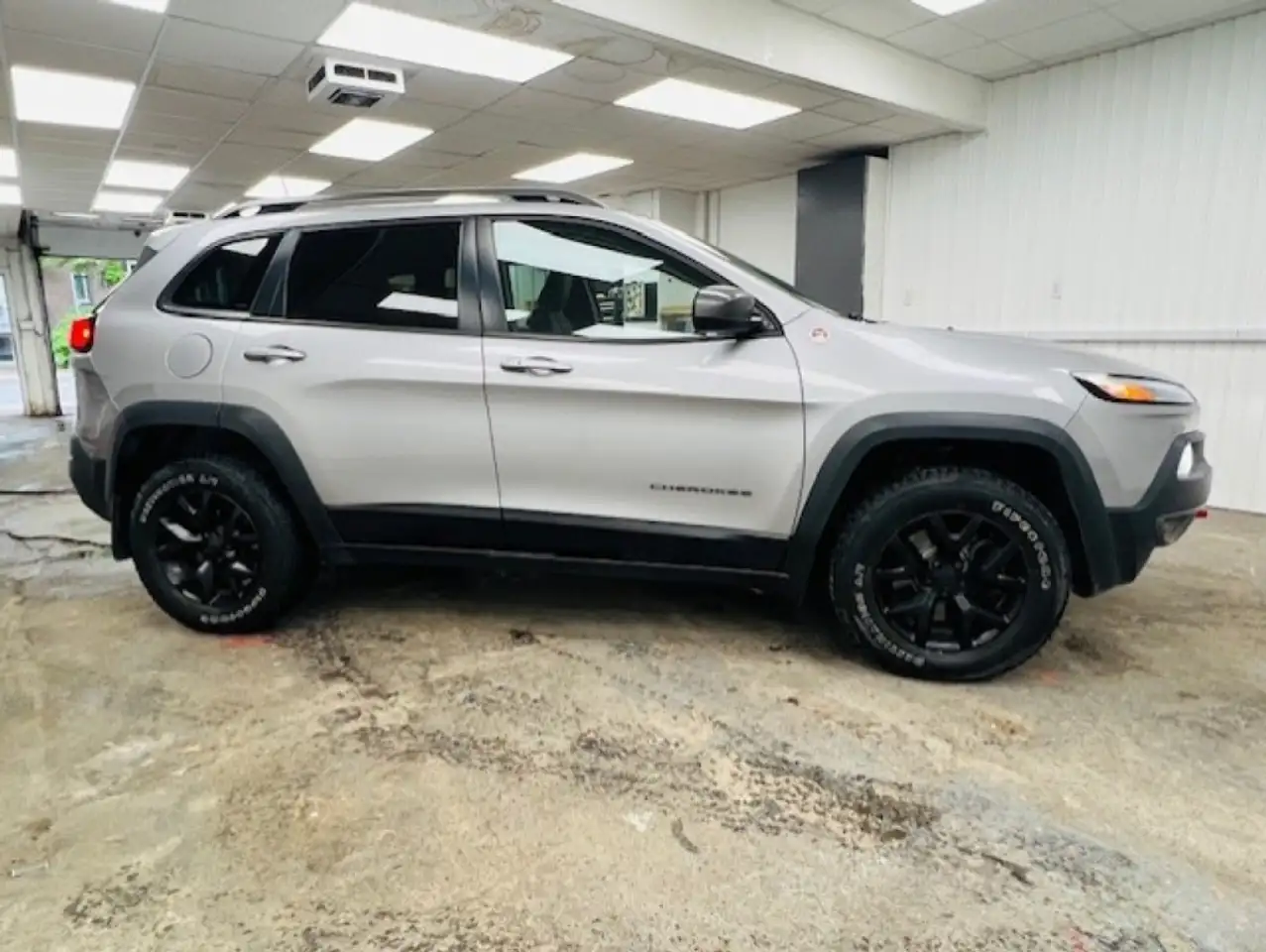 Jeep Cherokee photo Jeep Cherokee