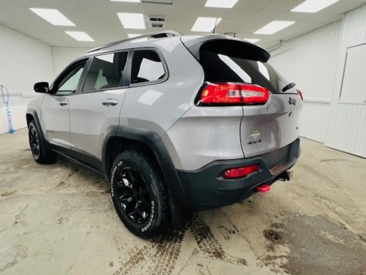 Jeep Cherokee photo Jeep Cherokee