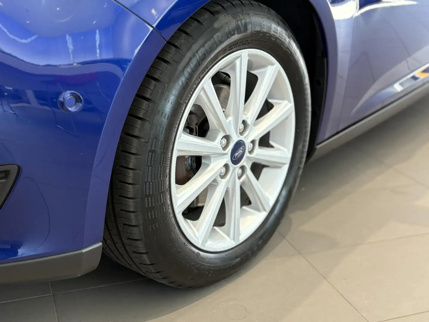 Ford Focus Wagon 1.0 Titanium | cruise control | parkeersenso Blauw - 2